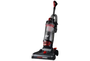 Aspirador de pó vertical sem fio WAP Silent Speed em uso doméstico