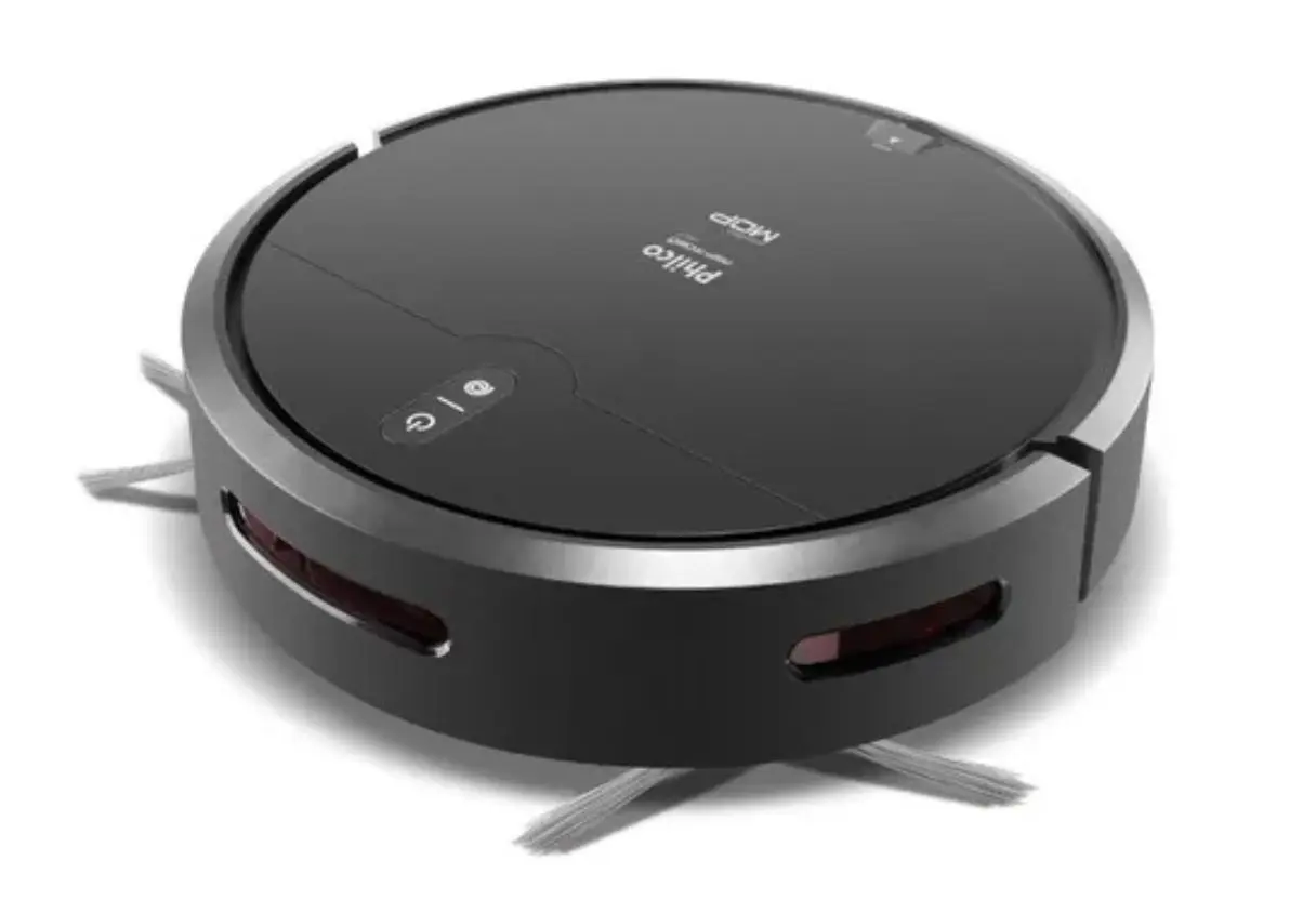 Robô aspirador e passa-pano iRobot Roomba Combo j9+ na cor preta, com detalhes prateados na tampa. O aparelho está posicionado próximo à sua base Clean Base de autoesvaziamento e reabastecimento de água, que possui acabamento em madeira no topo.